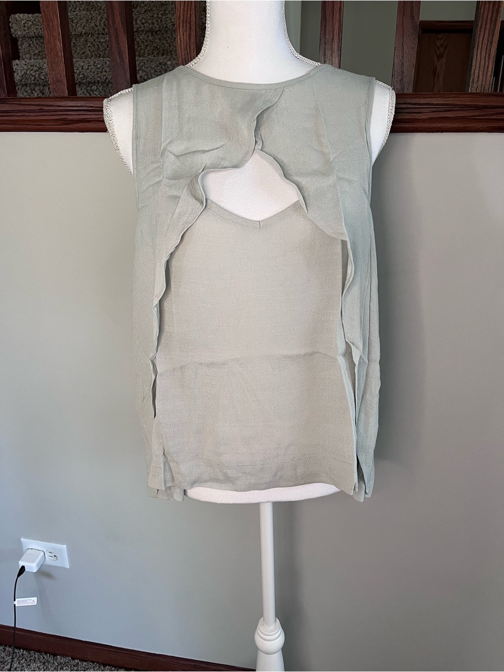 Free People Pale Green Ruffle Cutout Sleeveless Top F929T043‎ Womens Large NWT